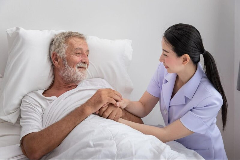 Cách chăm sóc người bệnh nằm một chỗ