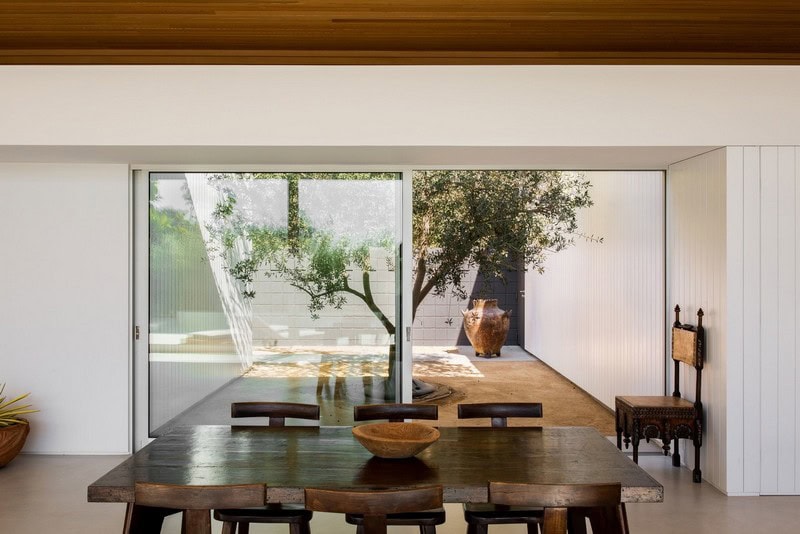 JS-Rising-Glen-109-Edit-1 JS-Rising-Glen-109-Edit-1 Inside Jason Statham’s Amazing Mid-Century Modern Home jason statham Get Inside Jason Statham’s Amazing Mid-Century Modern Home JS Rising Glen 109 Edit 1