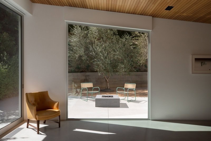JS-Rising-Glen-141-Edit-1 JS-Rising-Glen-141-Edit-1 Inside Jason Statham’s Amazing Mid-Century Modern Home jason statham Get Inside Jason Statham’s Amazing Mid-Century Modern Home JS Rising Glen 141 Edit 1
