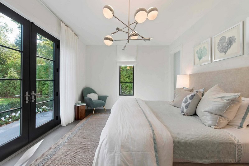 Nicole-Fuller-Interior-Designer-east-hampton-modern-bohemian-beach-house-1-white-bedroom Nicole-Fuller-Interior-Designer-east-hampton-modern-bohemian-beach-house-1-white-bedroom nicole fuller interiors Nicole Fuller Interiors: An Incomparable Experience Of Unique Spaces Nicole Fuller Interior Designer east hampton modern bohemian beach house 1 white bedroom