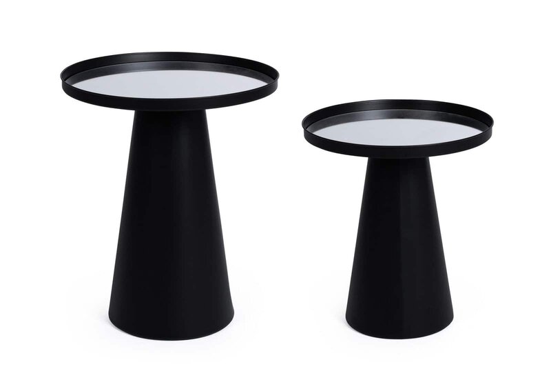 Tavolini moderni in nero con piano in vetro, complementi d'arredo eleganti e di design per la casa.