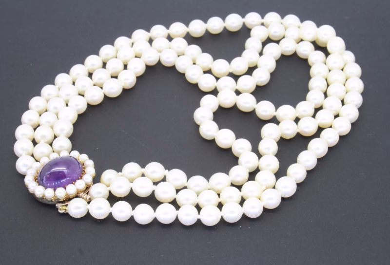 Three row pearl necklace