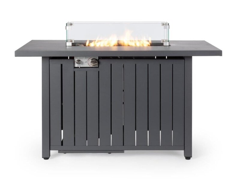 Scopri un barbecue elegante con fuochi esterni, perfetto per cene e feste all'aperto. Design sofisticato e funzionalità elevate per ogni occasione.