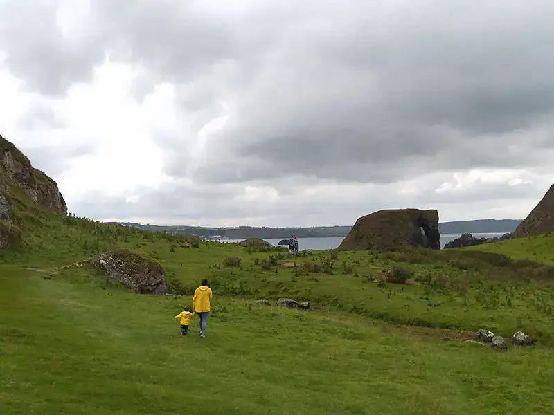 10 lugares imprescindibles que ver en Irlanda del Norte_ClickTrip_Ballintoy Harbour y Elephant Rock_ClickTrip