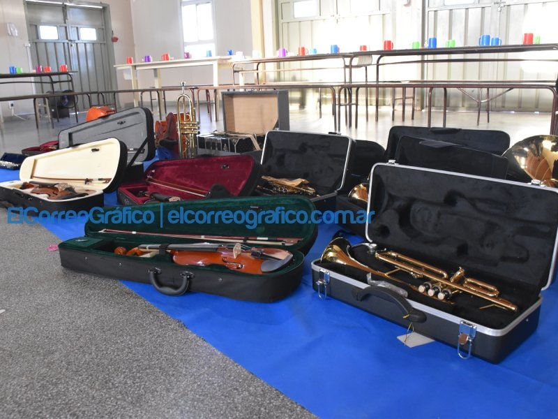 Nuevos instrumentos para la Orquesta Escuela de Berisso Nuevos instrumentos para la Orquesta Escuela de Berisso 3