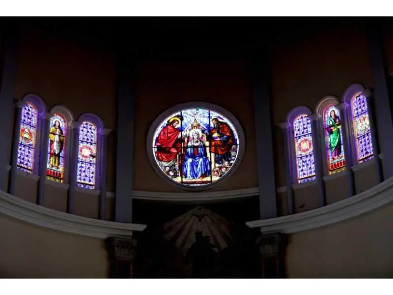 Entra al Museo Virtual de Francisco Campos y redescubre los vitrales que definieron la fe y el arte en El Salvador. Una colección histórica única y limitada.