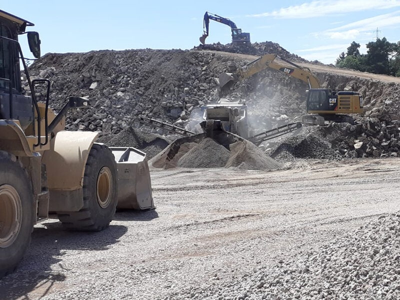 Bagger auf Baustelle