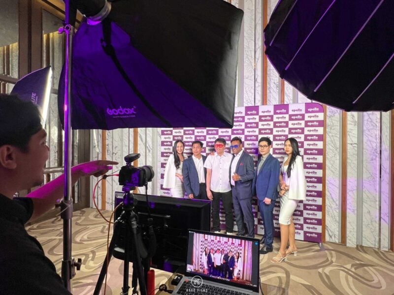 Photographer taking a group photo of guests at the magnet photo booth