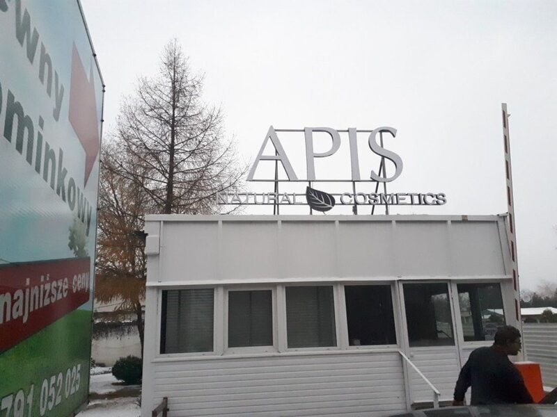 Reklama świetlna – Litery 3D i logo 3D podświetlane LED: Apis Natural Cosmetics