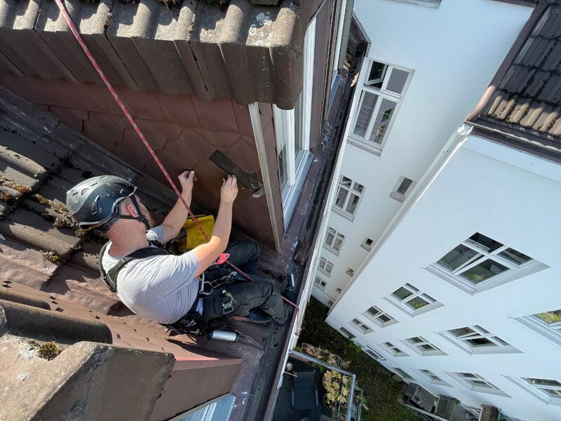 Fassadenbekleidung Reparatur - Meister im Seil GmbH - Industriekletterer Hamburg