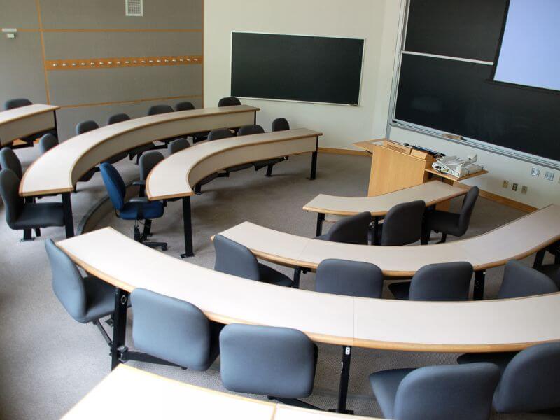 Amphithéâtre d'une école de commerce à Toulon