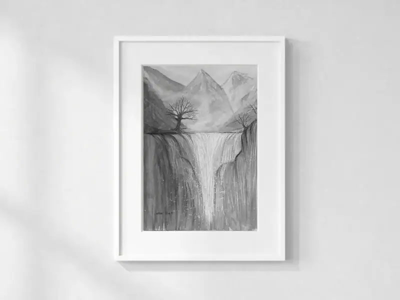 La cascata dell’albero con l’altalena, acquarello e matita in scala di grigi di Gordana Majic con un albero spoglio su un dirupo, cascata luminosa con pigmenti d’argento e piccola altalena appesa al ramo.