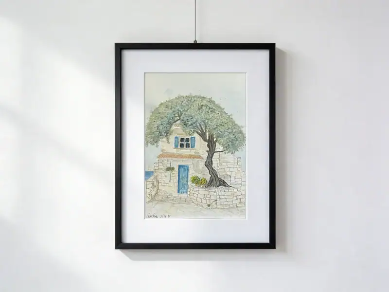 La casa di pietra con l’ulivo in Istria, acquarello e matita di Gordana Majic con una piccola casa in sasso, porta blu e grande ulivo davanti alla facciata, atmosfera mediterranea.