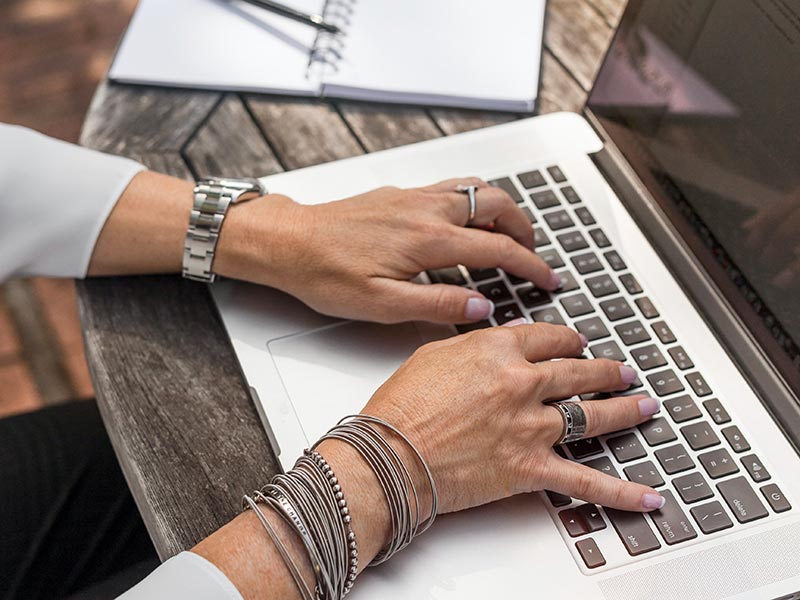 how to write a media pitch