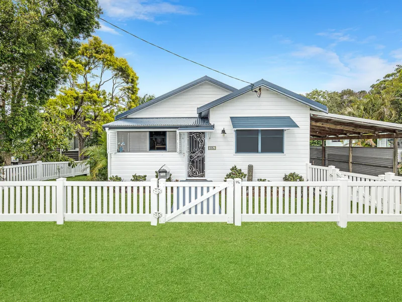 PVC Picket front feature fence Sawtell - Seaside Fencing PVC Picket front feature fence Sawtell