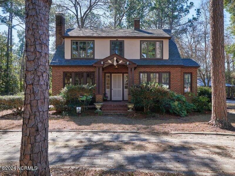 300 Morganton Joanne Crum helping client sell their home