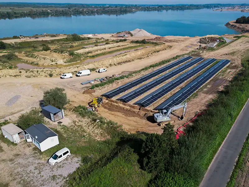 centrale solaire au sol sur un site dégradé : carrière