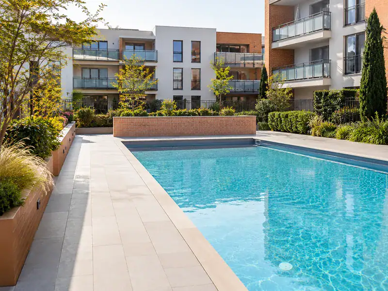Piscine de résidence entretenue dans le Grand Toulouse