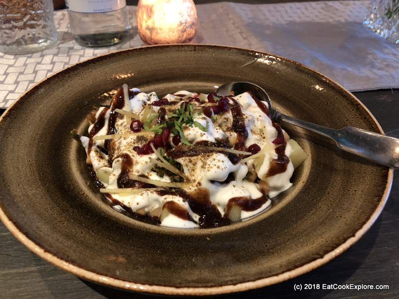 Pata chat with tamarind and yoghurt dressing Pata chat with tamarind and yoghurt dressing