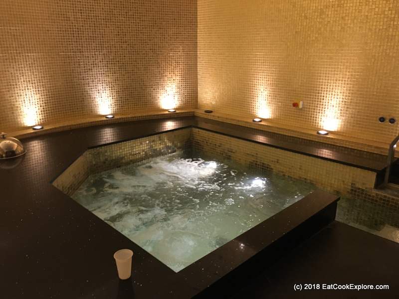 Hot tub at Thai Square Spa Hot tub at Thai Square Spa