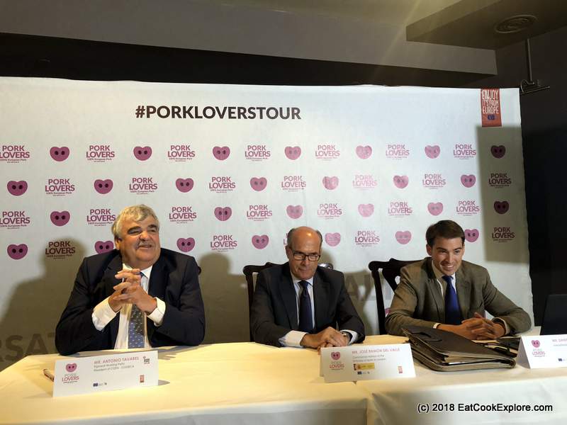 Jose Ramon del Valle Commercial Advisor of the Embassy of Spain (middle) and Antonia Tavares of the Pig Meat Working Party (left)