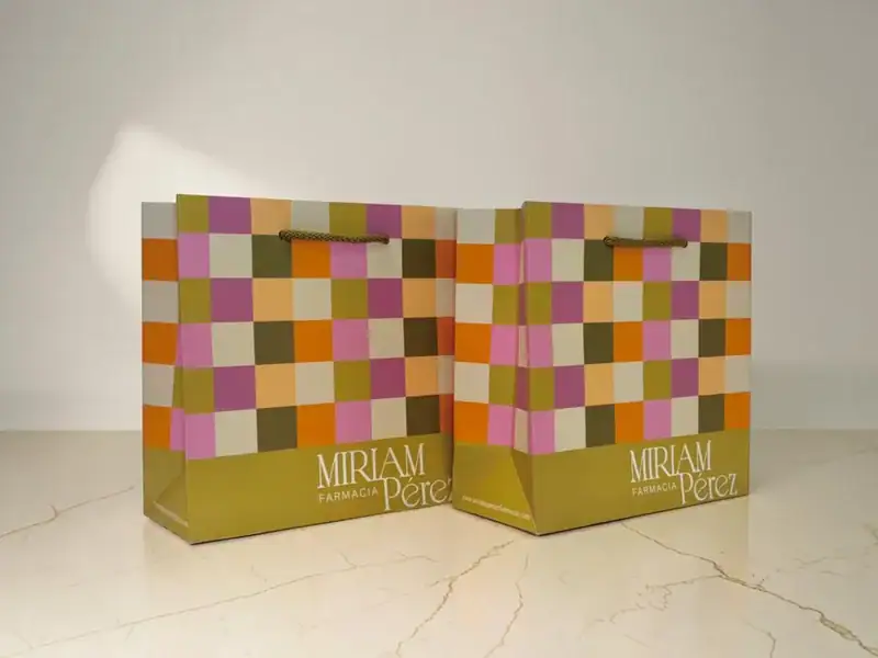 Bolsas de papel premium para Farmacia Miriam Perez en Vigo