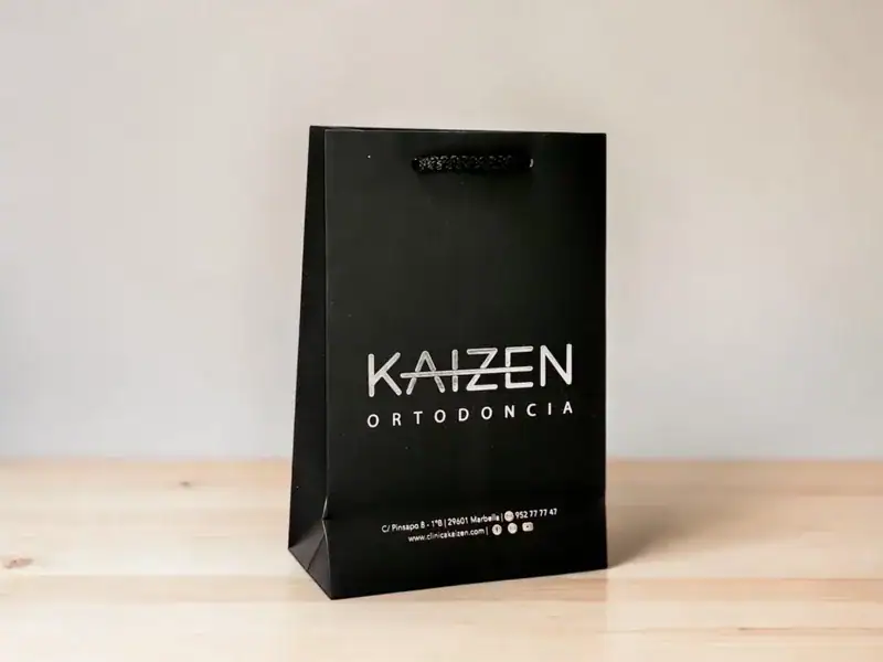 Bolsas de papel premium para ortodoncia kaizen en Marbella