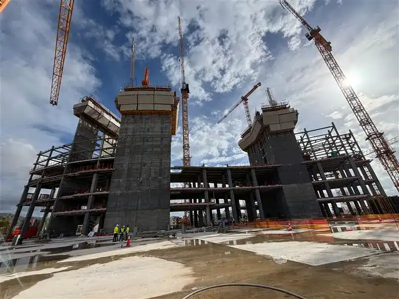Steel construction systems for tall buildings