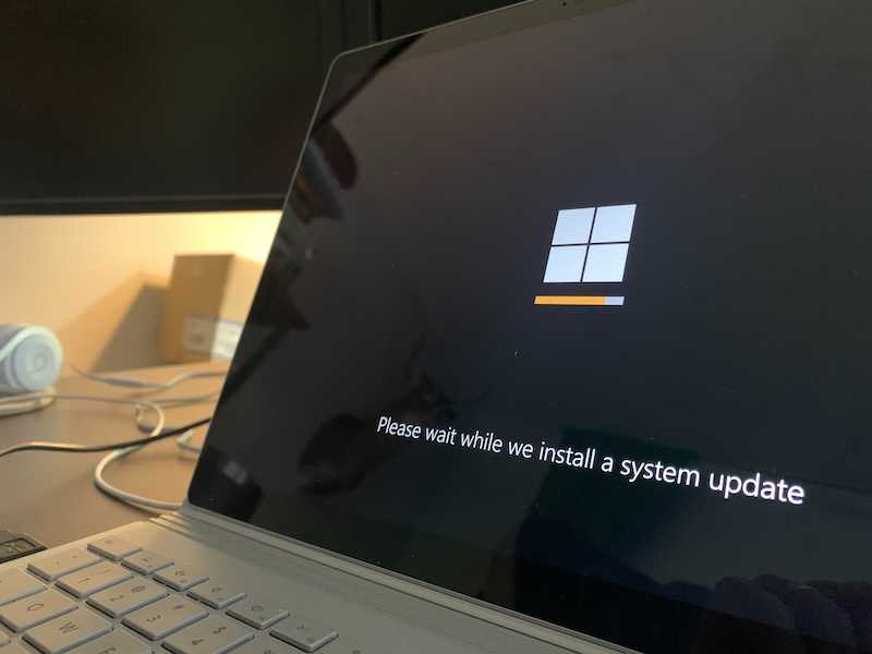 Resolving-Windows-PC-Stuck-on-Please-wait-while-we-install-a-system-update-Glitch