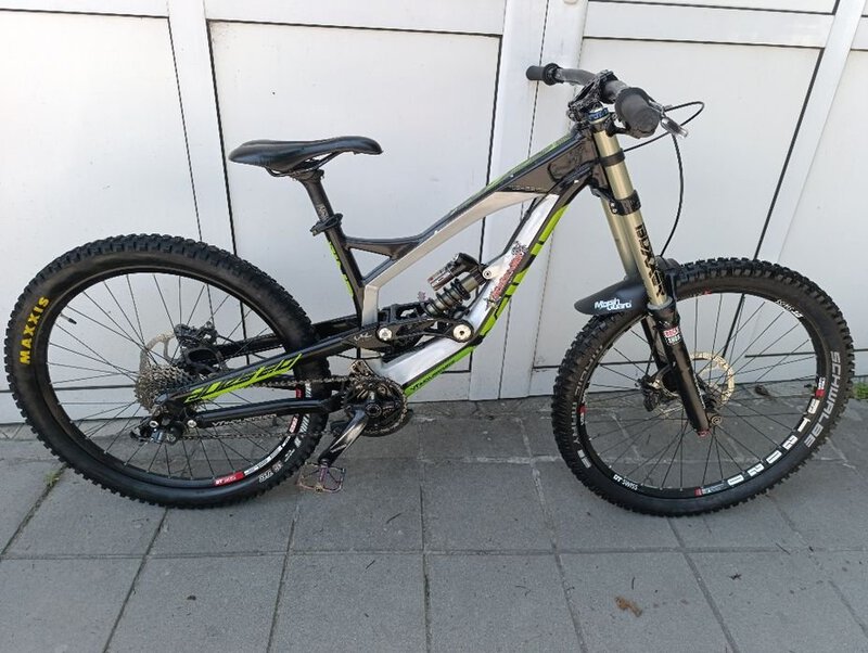 DH велосипед YT Tues 2.0 Comp – втора употреба