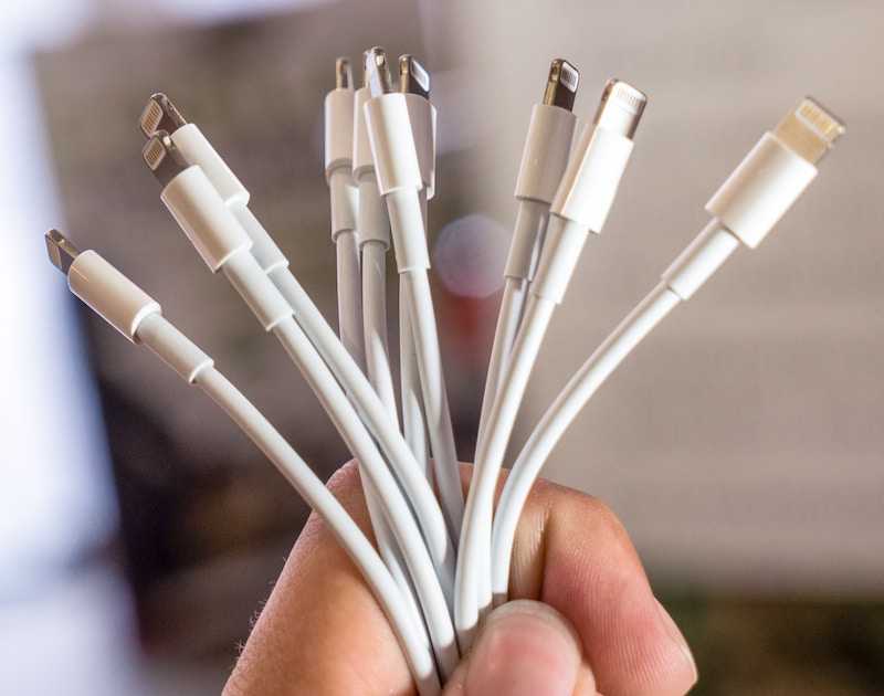 Ways-to-Resolve-Apple-Lightning-to-USB-3-Camera-Adapter-Not-Charging-iPhone-or-iPad-Issue