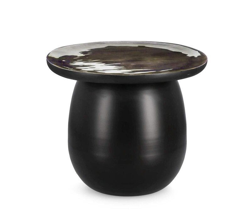 Tavolo design nero con superficie lucida e base in stile moderno, perfetto per arredare con eleganza e stile.