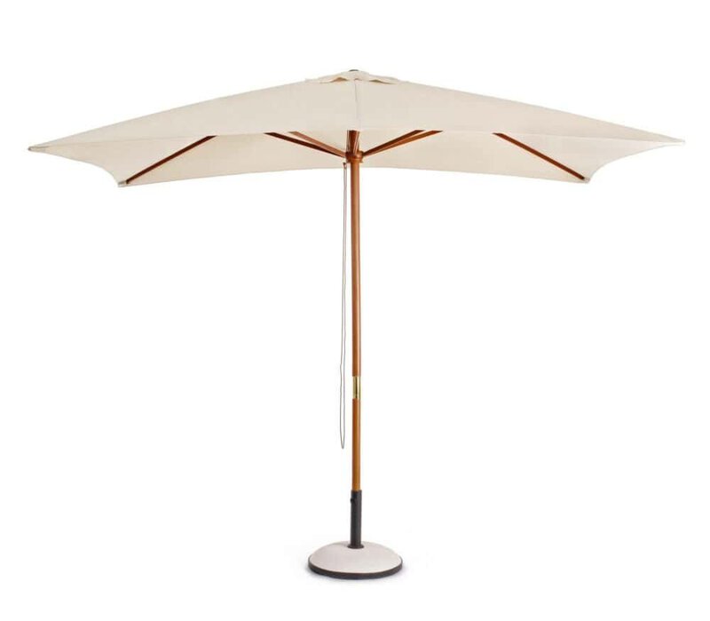 Ombrellone da giardino beige con supporto in legno e asta in alluminio, ideale per terrazze e spazi esterni.