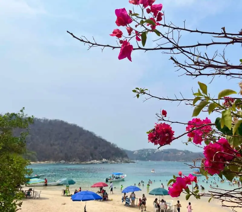 playa la entrega huatulco mexico