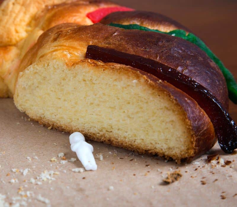 rosca de reyes cake in mexico