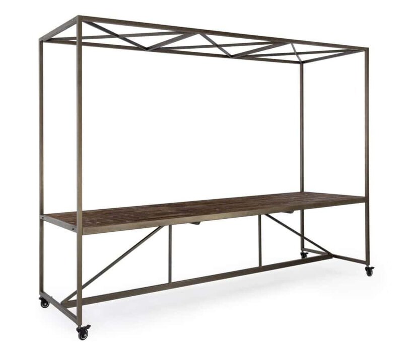 Alt text: Portaoggetti da esterno in legno e metallo, mobile per giardino, design moderno, ruote.