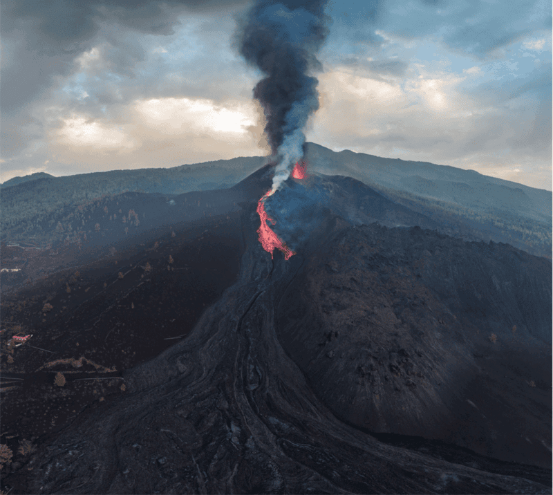 Imagen aérea con dron en el volcán de La palma