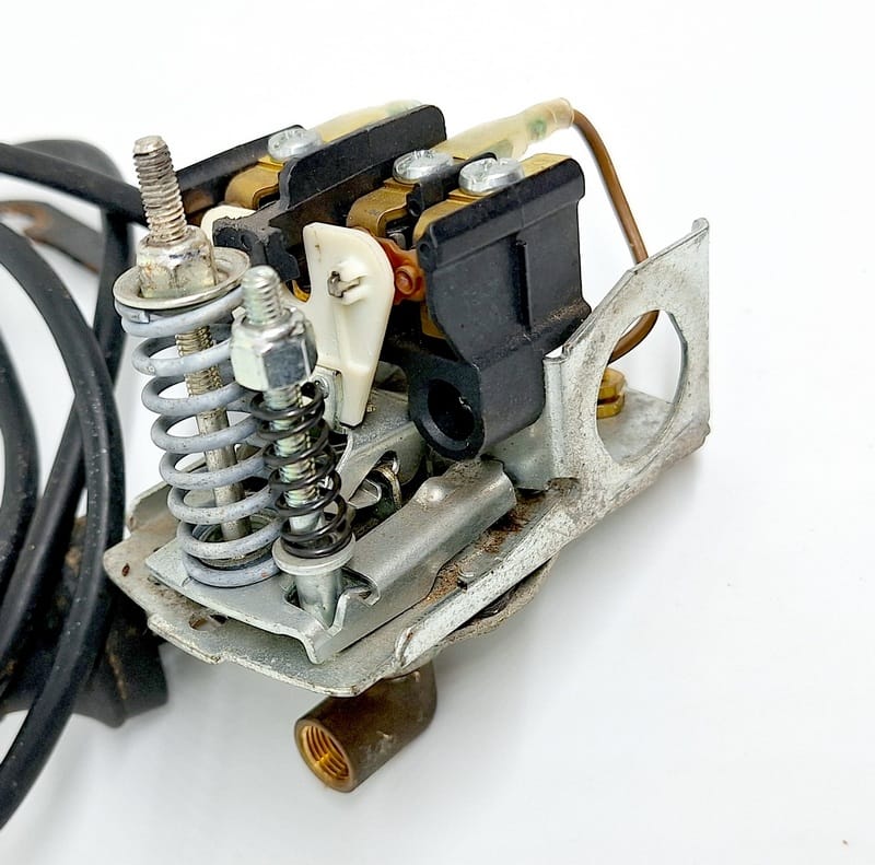 Square D pressure switch adjustment screws