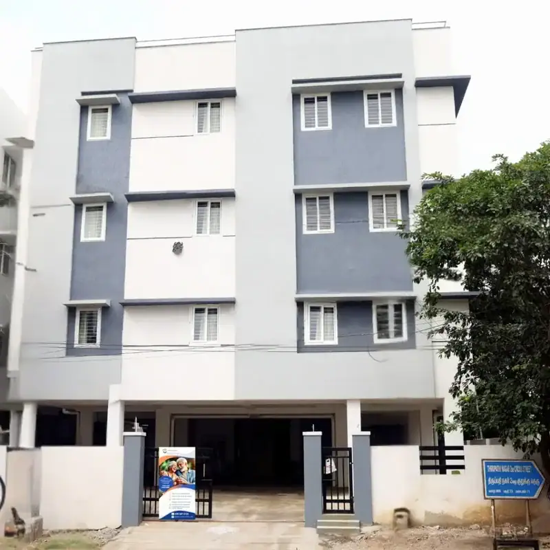 Paid old age home in Valasaravakkam, Chennai with comfortable senior living and professional elderly care