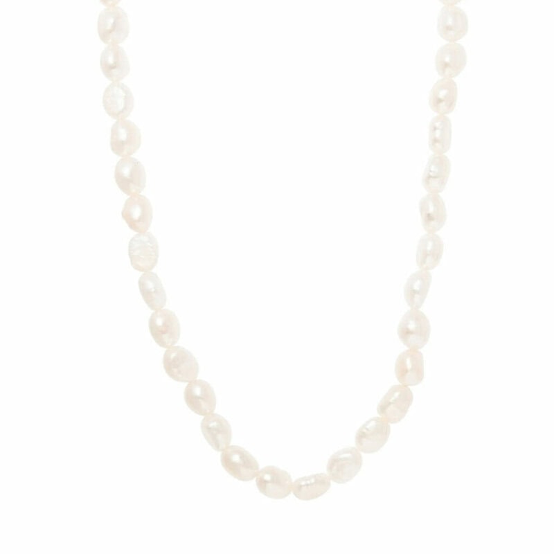 Short pearl necklace