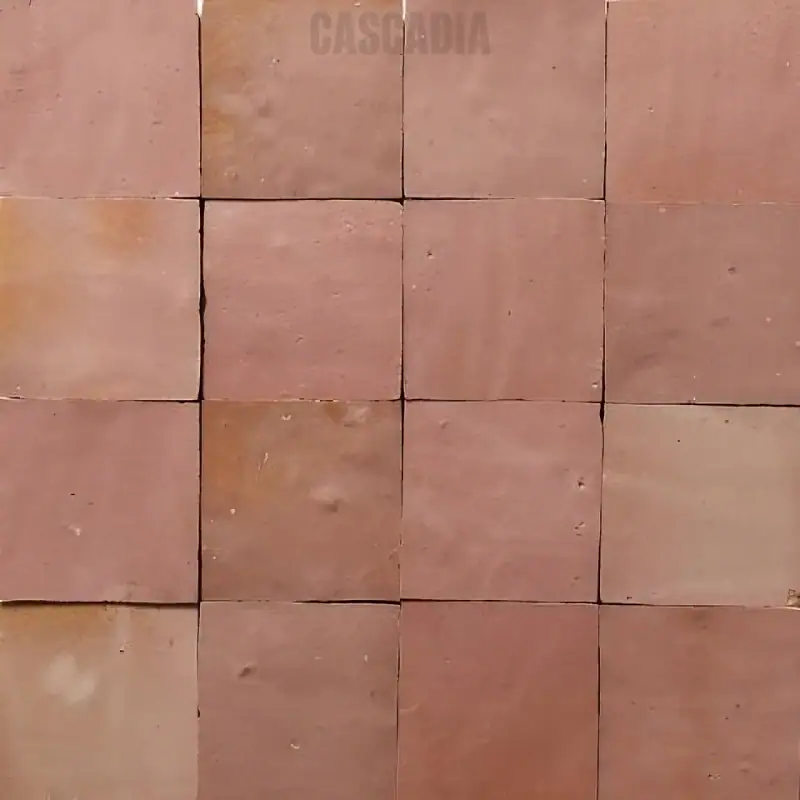 Zellige traditionnel marocain, fabrication artisanale à la main, vente directe et installation professionnelle pour murs et sols