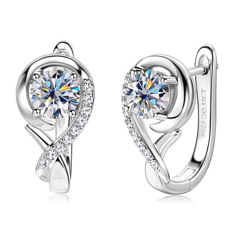 glamavera-verlane-moissanite-hoops-yellow-gold-detail 2