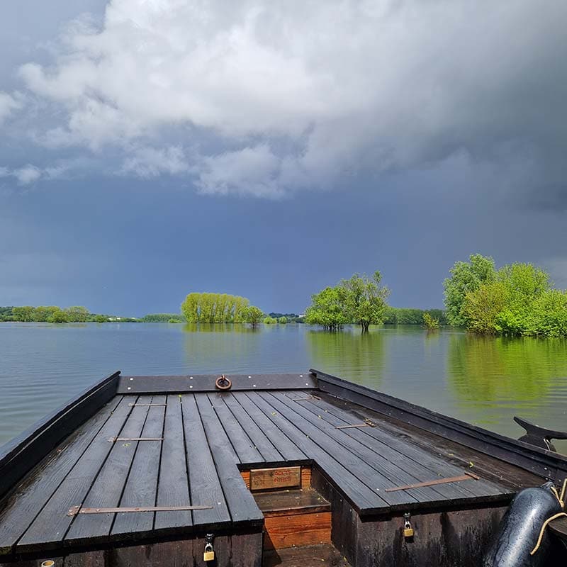 Ciel orageux lors d'une promenade sur la Loire à bord de l'Aveline, toue cabanée d'Instants de Loire