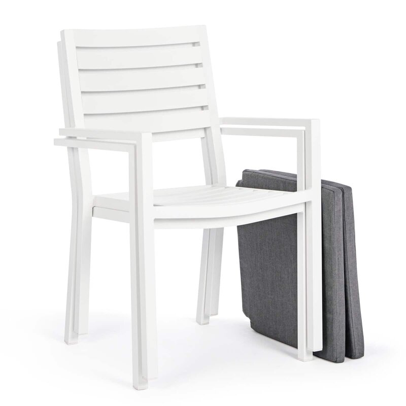 Sedia da esterno moderna in plastica bianca con design elegante e resistente, perfetta per terrazze e giardini.