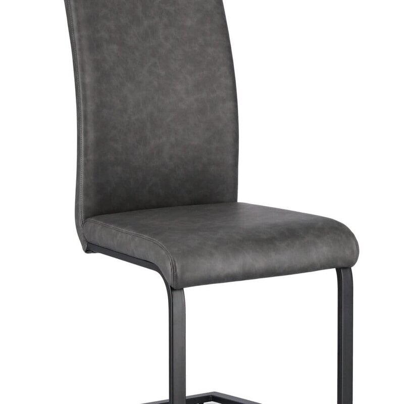 Sedia in similpelle grigia con struttura in metallo nero, perfetta per sala da pranzo o ufficio moderno.