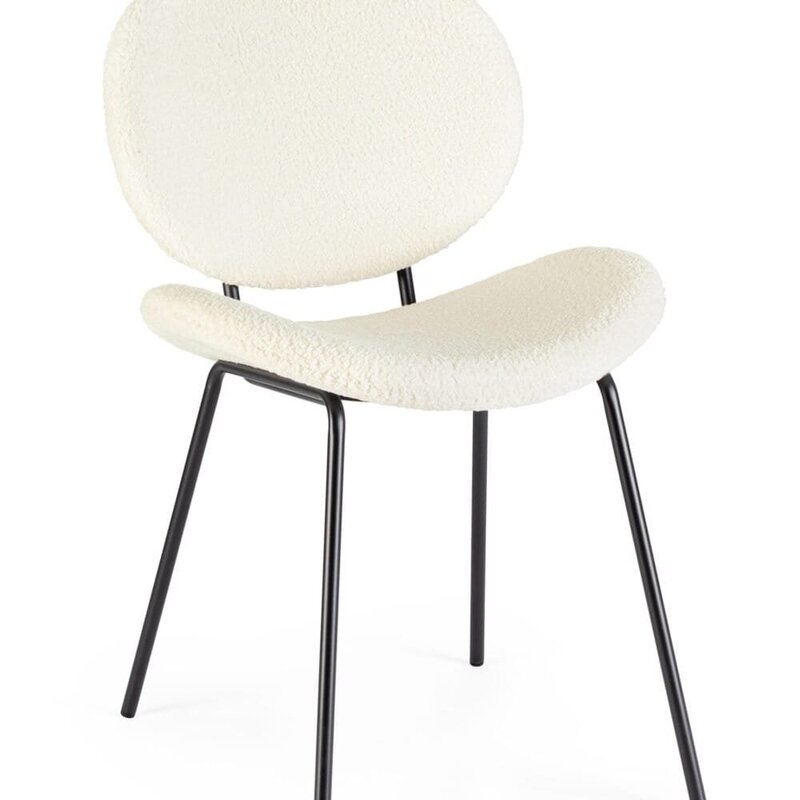 Sedia moderna in tessuto bianco con struttura a quattro gambe in metallo nero.