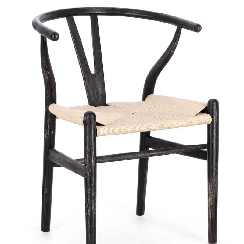 Sedia in legno scuro con seduta in vimini beige, stile elegante e moderno. Perfetta per arredare spazi interni ed esterni.