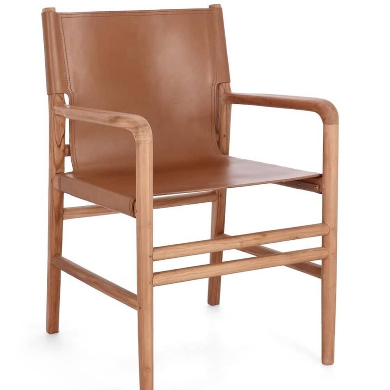 Sedia moderna con struttura in legno e seduta in pelle autentica.
