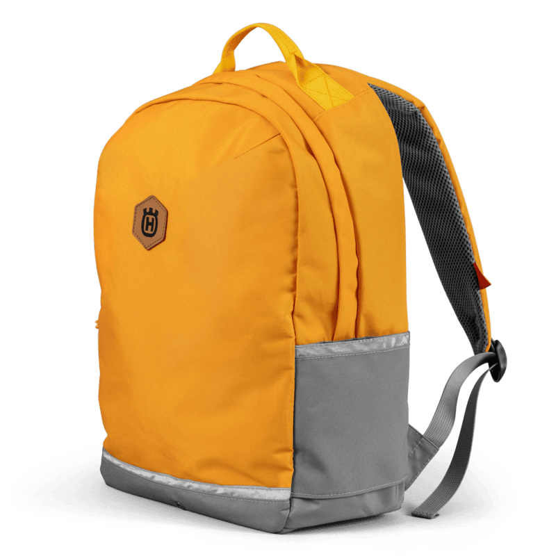 Practical backpack within the Husqvarna Xplorer Kids Collection. Padded shoulder pads and back as well as a detachable seat pad make the backpack comfortable to use.  Smart details as tablet compartment and easy-to-reach bottle pockets make the backpack versatile. Equipped with reflexes to ensure good visibility in the dark.