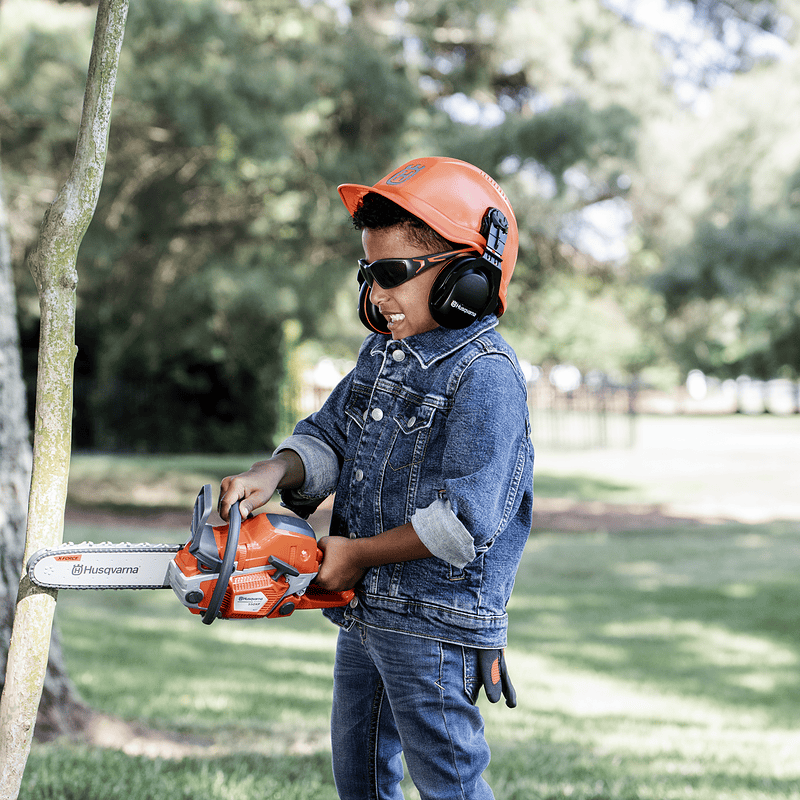 Kettsaag 550XP ja kaitsevarustuse komplekt lastele